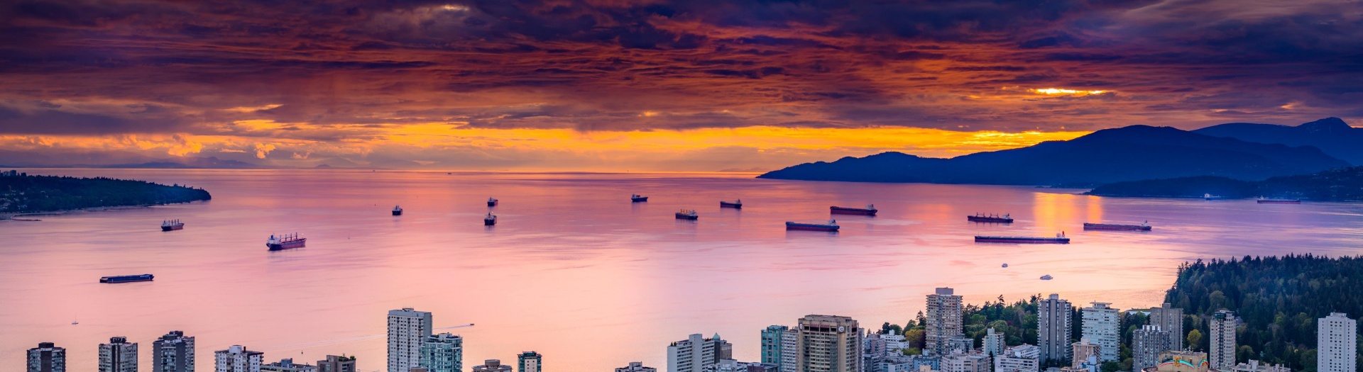 Western Canada Highlights: Mountains, Coastlines & Culture