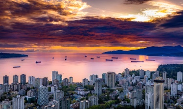 Western Canada Highlights: Mountains, Coastlines & Culture